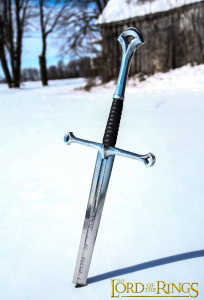 lord-of-the-rings-movie-sword-darksword-armory-204x300