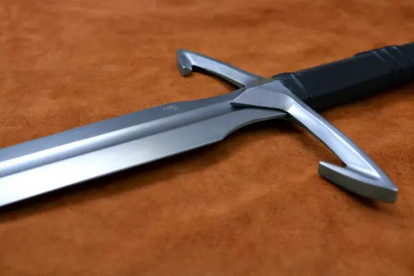 black-death-medieval-gothic-sword-medieval-weapon-1372-hilt-2