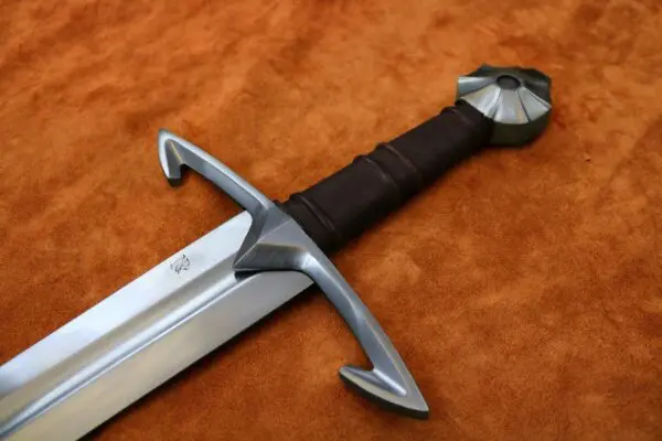 black-knight-medieval-sword-1312-medieval-weapon-hilt