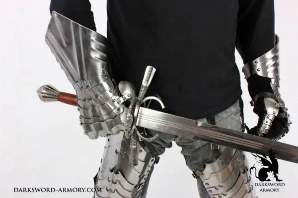 1709-lord-of-the-rings-leg-armor