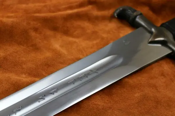 erland-sword-medieval-sweapon-1547-blade-polishing