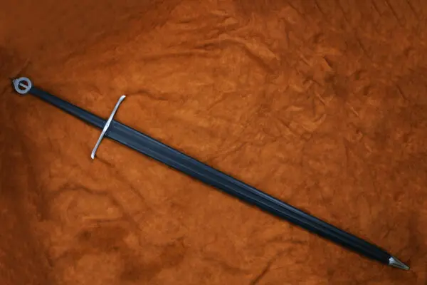 the-sword-of-the-mountain-game-of-thrones-got-darksword-armory-in-scabbard-2