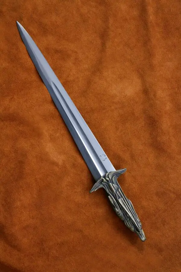 mourner-dagger-medieval-weapon-4