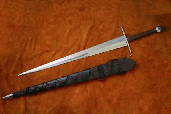alexandria-sword-medieval-weapon-1525-darksword-armory-in-scabbard
