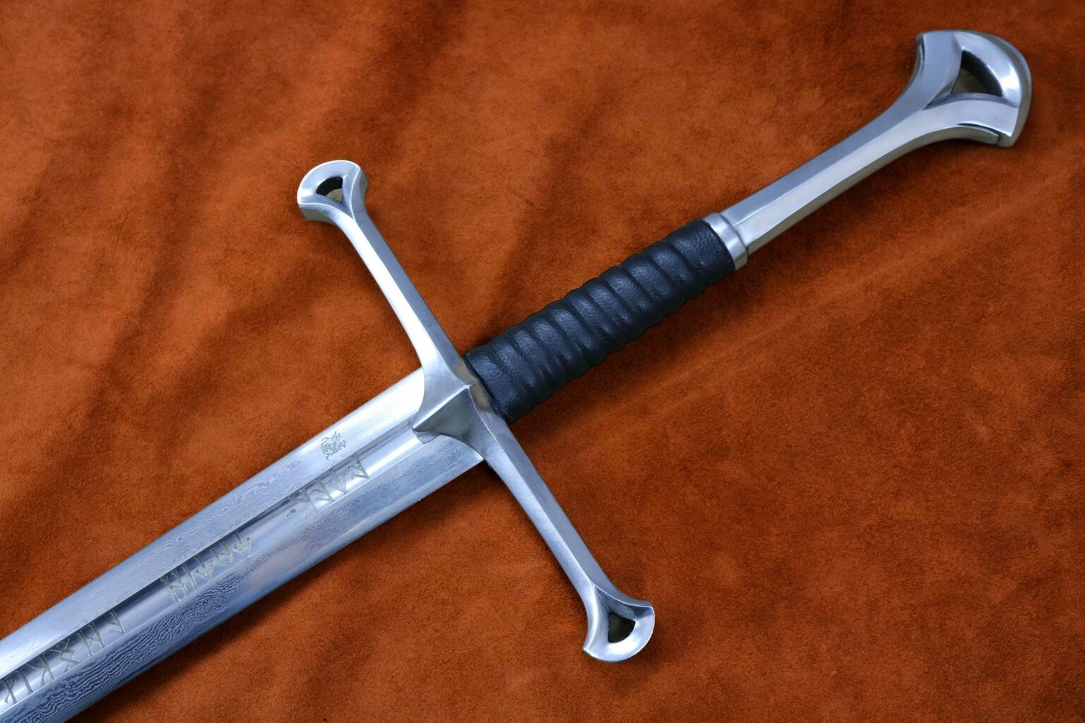 Anduril Sword Folded Steel Blade (#1200) - Darksword Armory