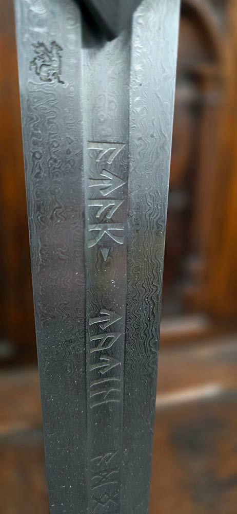 98886-Damascus-steel-medieval-swords-anduril-2-